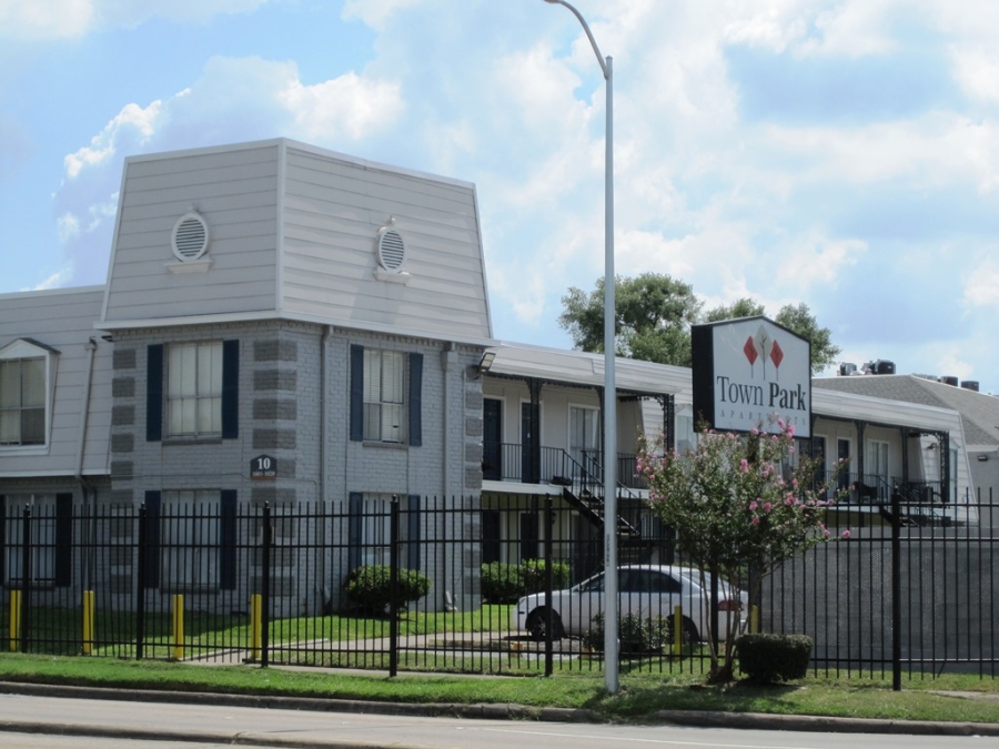 Value Add Opportunity - Located in the midst of one of Houston&#039;s largest growth areas in Huston&#039;s New Chinatown